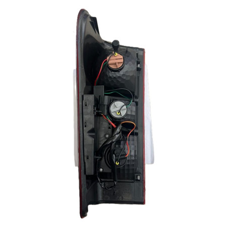 FAROL TRASERO IZQUIERDO CHEVROLET LUV DMAX 2015 2020
